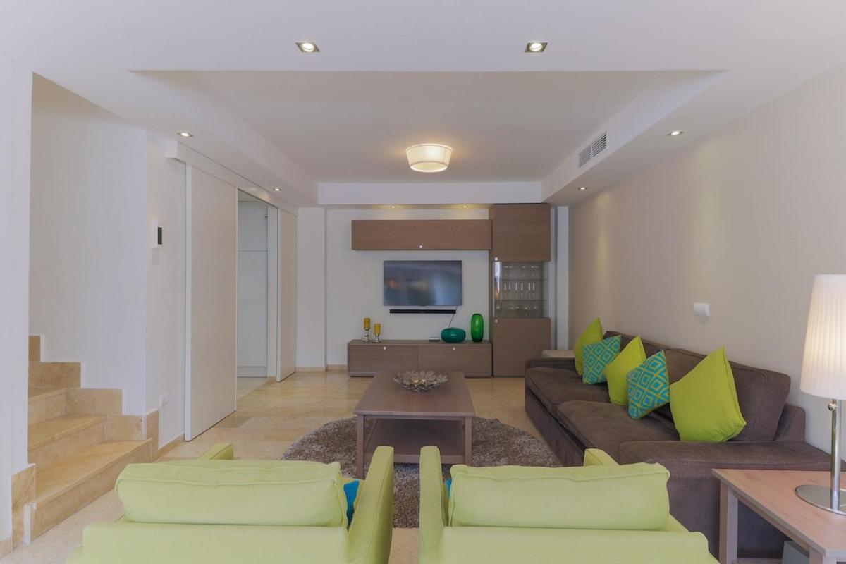 C43 - Family House With Terrace And Shared Pool Villa Benalmádena Exteriör bild